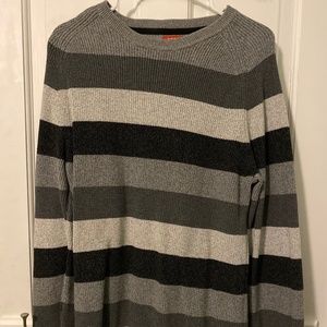 IZOD Men's Gray Stripped Sweater - Large Like New
